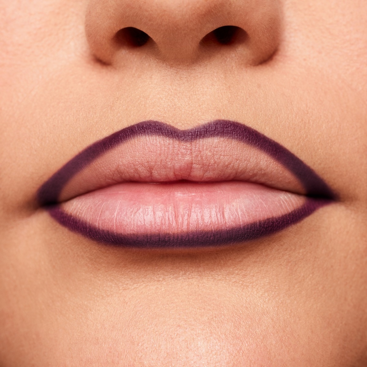 TRACE'D OUT PENCIL LIP LINER (DELINEADOR PARA LABIOS)